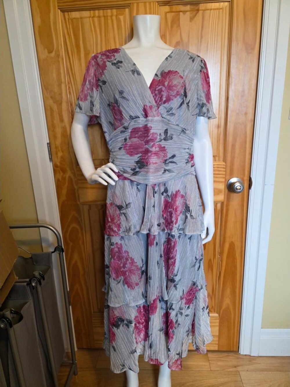 💙 107. SLNY Size 16 Metallic Dress
